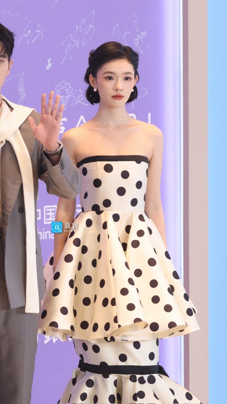 Đêm hội Gào thét 2025: Điền Hi Vi là chị đại da beo, Dương Mịch diện "đồ cổ" - 5