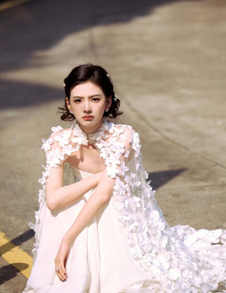 Đêm hội Gào thét 2025: Điền Hi Vi là chị đại da beo, Dương Mịch diện "đồ cổ" - 10