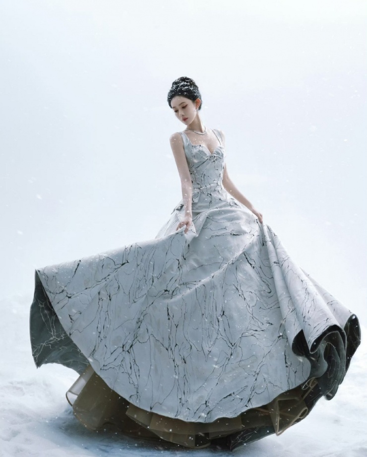 Đêm hội Gào thét 2025: Điền Hi Vi là chị đại da beo, Dương Mịch diện "đồ cổ" - 12