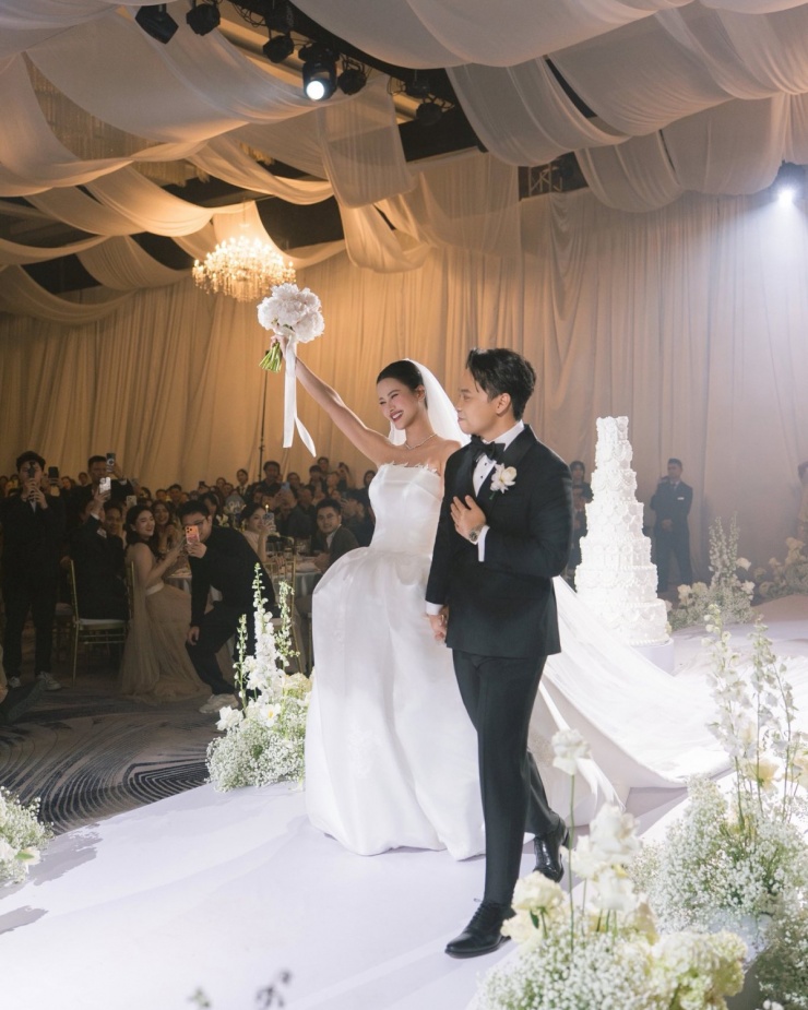 Vợ chồng Khánh Vân và dàn hoa hậu dự cưới Hương Ly - 7