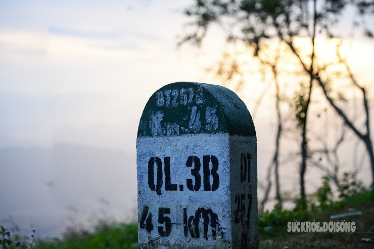 Theo chân giới trẻ lên Đồn Đèn đón bình minh và săn biển mây tuyệt đẹp - 5