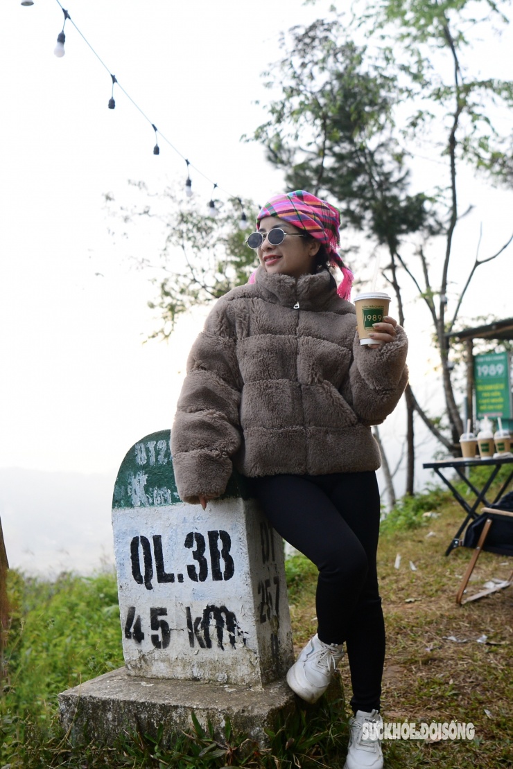 Theo chân giới trẻ lên Đồn Đèn đón bình minh và săn biển mây tuyệt đẹp - 6