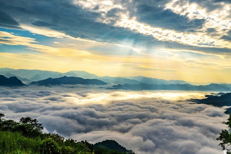 Theo chân giới trẻ lên Đồn Đèn đón bình minh và săn biển mây tuyệt đẹp - 12