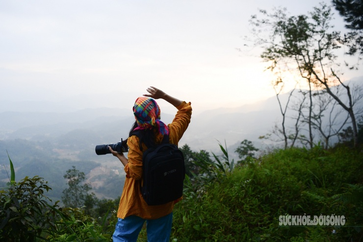 Theo chân giới trẻ lên Đồn Đèn đón bình minh và săn biển mây tuyệt đẹp - 11