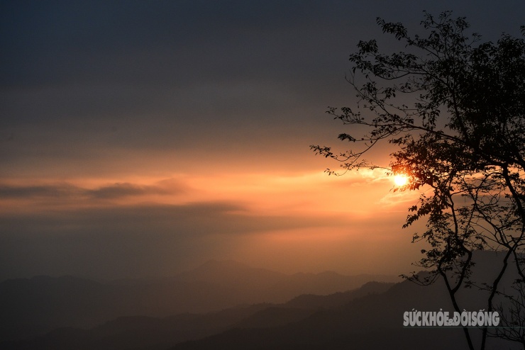 Theo chân giới trẻ lên Đồn Đèn đón bình minh và săn biển mây tuyệt đẹp - 13