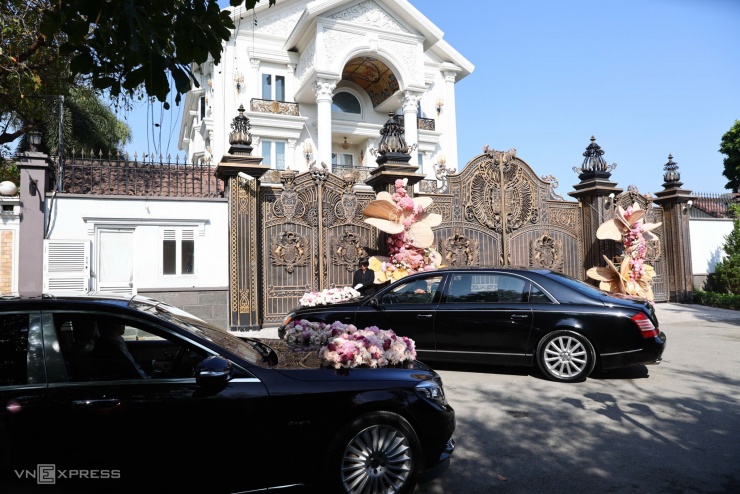 Chú rể Dubai dùng dàn xe Rolls-Royce rước fashionista Tiên Nguyễn - 3