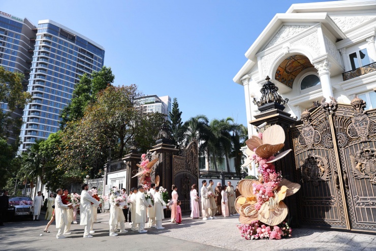 Chú rể Dubai dùng dàn xe Rolls-Royce rước fashionista Tiên Nguyễn - 8