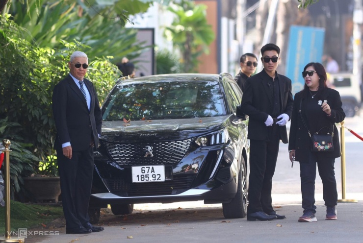 Lễ cưới của fashionista Tiên Nguyễn được thắt chặt an ninh với dàn vệ sĩ, bảo vệ hàng chục người.