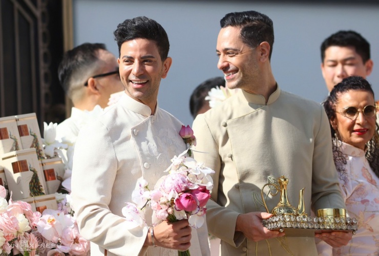 Chú rể Dubai dùng dàn xe Rolls-Royce rước fashionista Tiên Nguyễn - 12