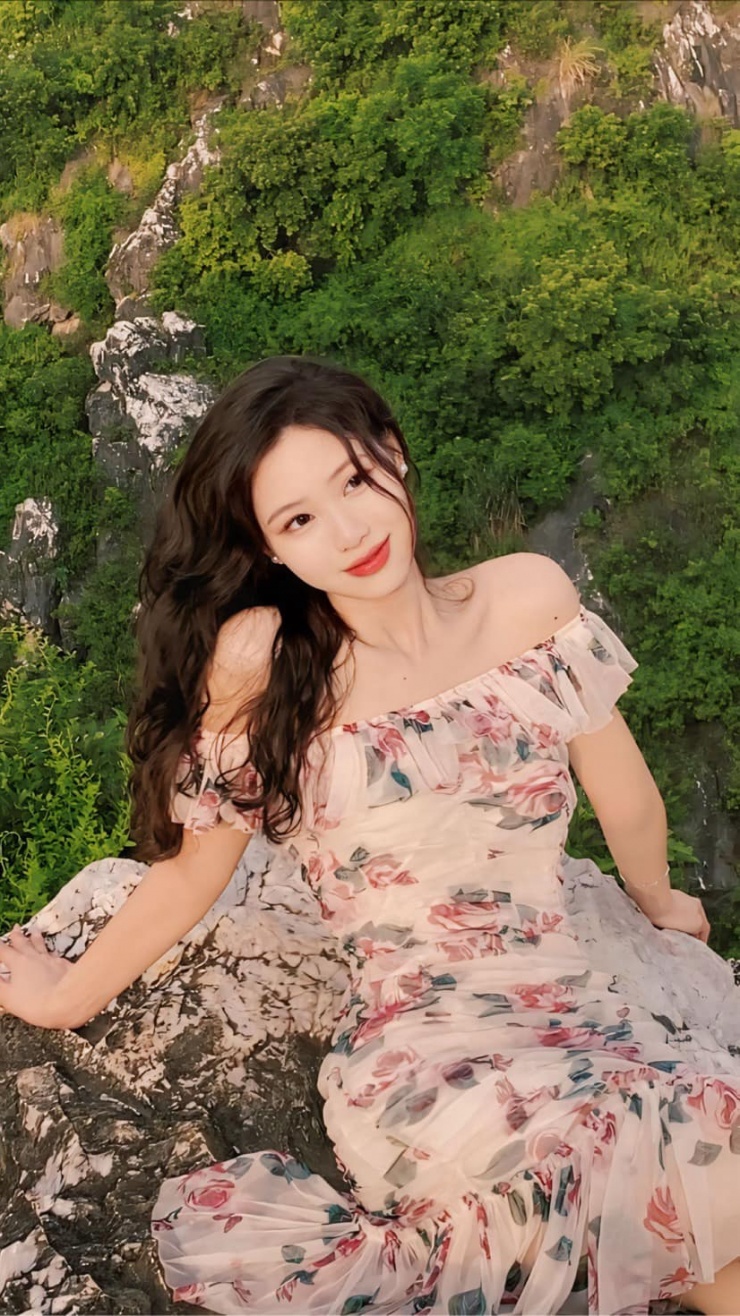 Khi biết đến Miss World Vietnam 2025, tinh thần “Beauty with a Purpose” đã truyền cho cô nguồn cảm hứng mạnh mẽ, thôi thúc tôi bước ra khỏi vùng an toàn để biến ước mơ thành hành động. 