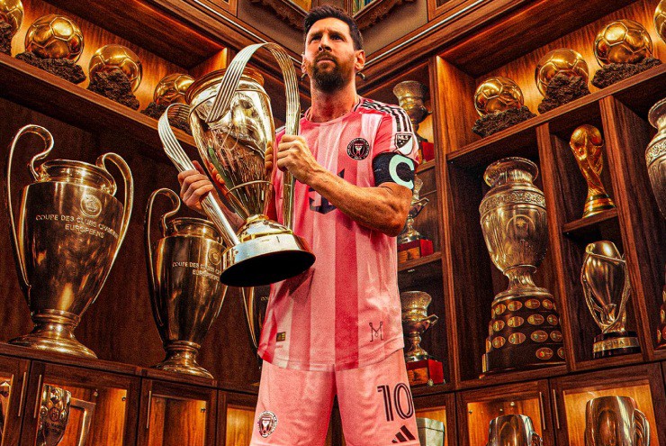 Messi đoạt danh hiệu thứ 47 củng cố vị thế số 1 lịch sử, Ronaldo "hít khói"