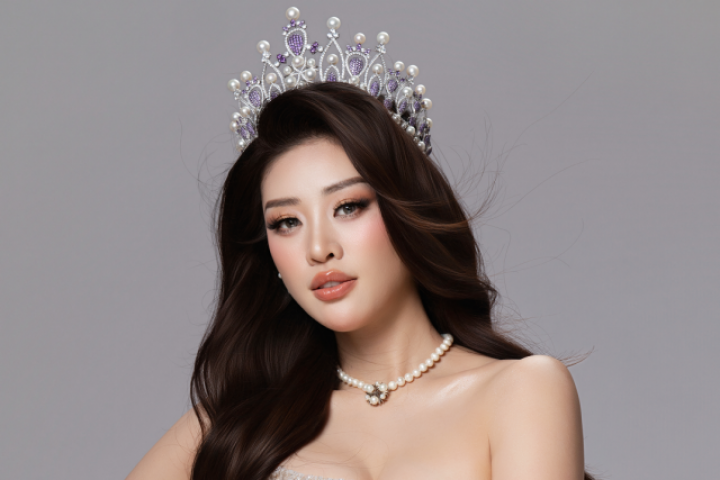 Khánh Vân đội vương miện kỷ niệm 6 năm đăng quang