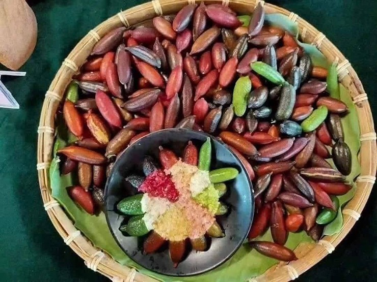 Có hình dáng thuôn dài như một đốt ngón tay và mang vị chua thanh xen lẫn hương thơm nồng đặc trưng, chanh ngón tay từng gây sốt ở Việt Nam khi mới xuất hiện. 
