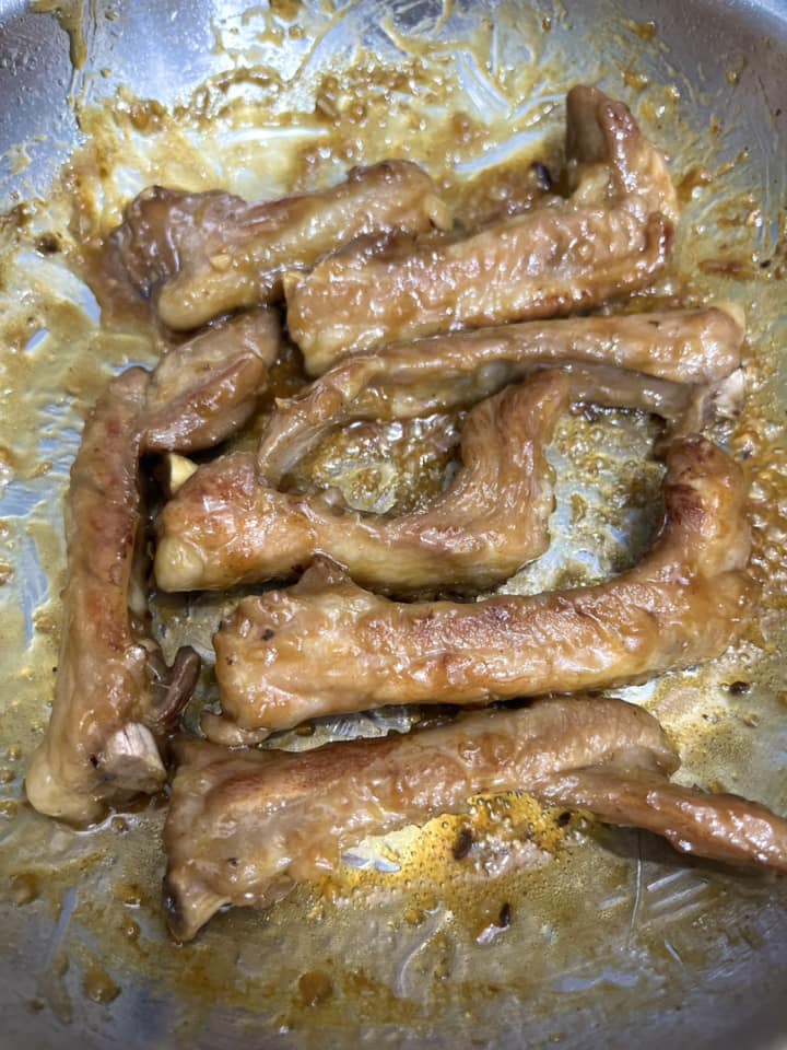 Cách làm sườn rim táo mềm mọng, vị chua ngọt siêu hấp dẫn - 8