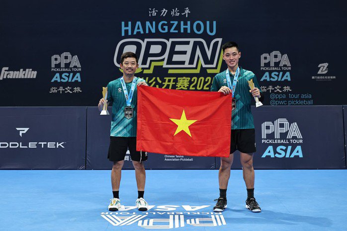 Vinh Hiển (trái) và Minh Quân làm nên lịch sử cho đôi nam Việt Nam ở PPA Tour