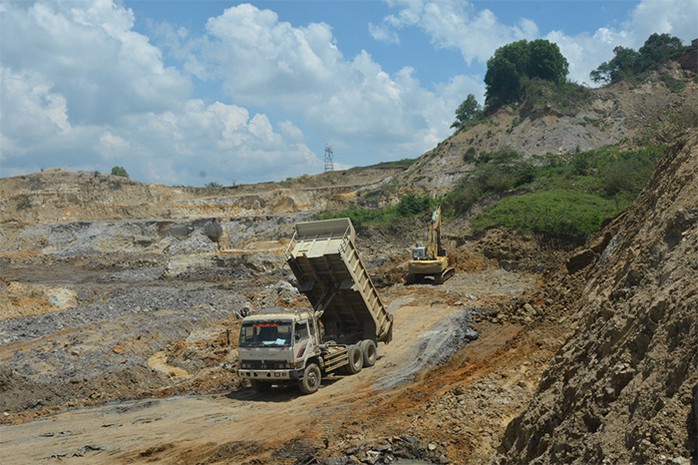 Một điểm khai thác sét của Công ty TNHH nhà máy gạch ngói Lâm Viên trước đây. Ảnh: L.K.