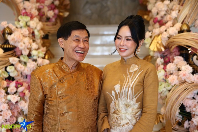 Vợ chồng Johnathan Hạnh Nguyễn - Thủy Tiên trong lễ ăn hỏi của con gái sáng 7/12. Ảnh: Quỳnh Trần