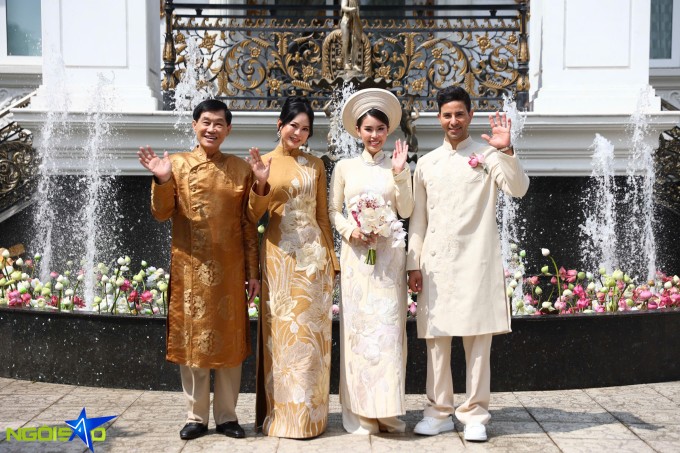 Hai doanh nhân rạng rỡ bên con gái Tiên Nguyễn và con rể Justin Cohen. Ảnh: Quỳnh Trần