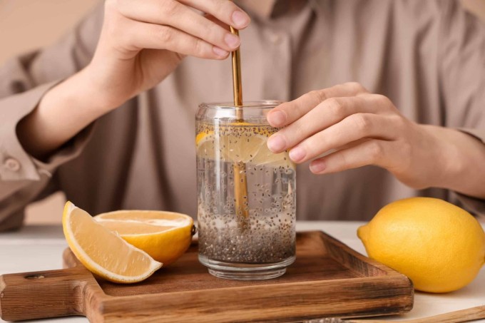 Thêm một muỗng cà phê hạt chia vào khẩu phần hàng ngày giúp giảm mỡ nội tạng.