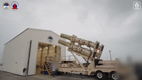 Chính phủ Đức đã ký hợp đồng mua hệ thống phòng thủ tên lửa tầm xa Arrow 3 đầu tiên từ Israel vào năm 2023 với trị giá 3 tỷ euro. Theo thông báo, tổ hợp này sẽ được tích hợp vào mạng lưới phòng không chung của châu Âu.