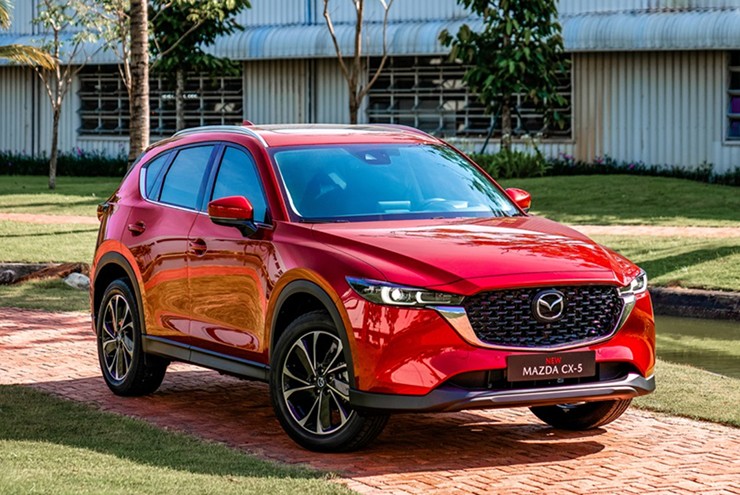Mazda CX-5 vẫn là ông hoàng trong phân khúc crossover hạng trung tại Việt Nam.