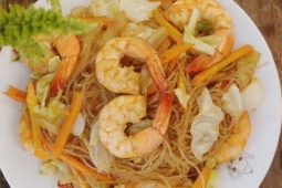 Cách xào miến không bết dính, người vụng mấy cũng làm được