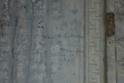 Văn bia lăng vua triều Nguyễn bị khắc chữ trái phép