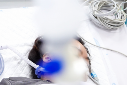 Hành động giúp cô gái nhảy khỏi tòa nhà 4 tầng bốc cháy thoát chấn thương đầu