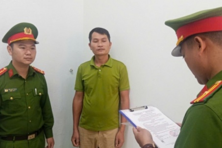 Bực tức vì bạn nhậu bị trêu, người đàn ông vác dao chém người trọng thương