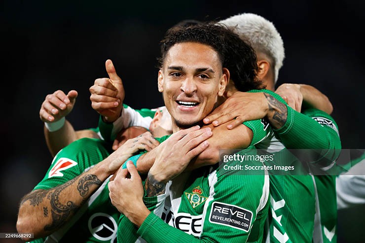 Antony mở điểm cho Betis từ sớm