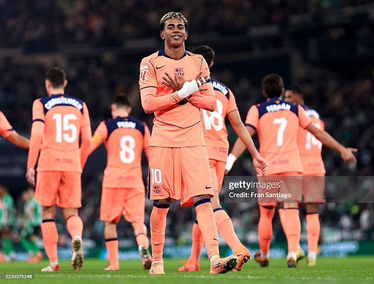 Barca duy trì ngôi đầu La Liga