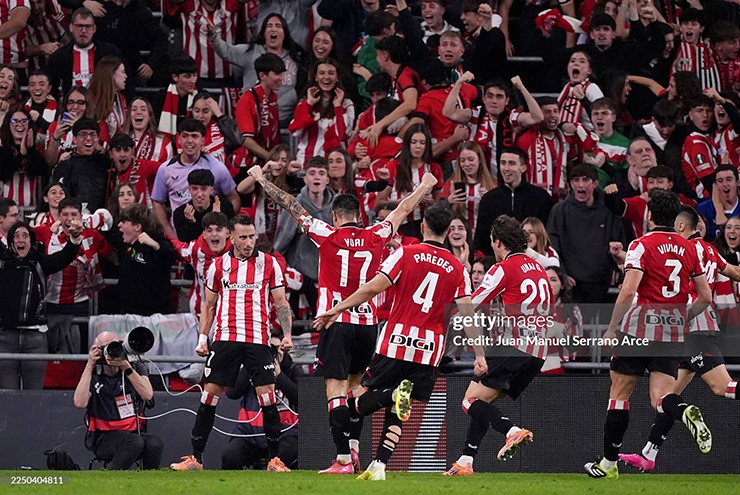 Berenguer ăn mừng cùng đồng đội