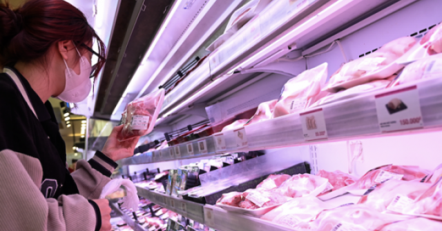 Buộc tiêu huỷ 1,23 triệu con lợn, Tết Nguyên đá...