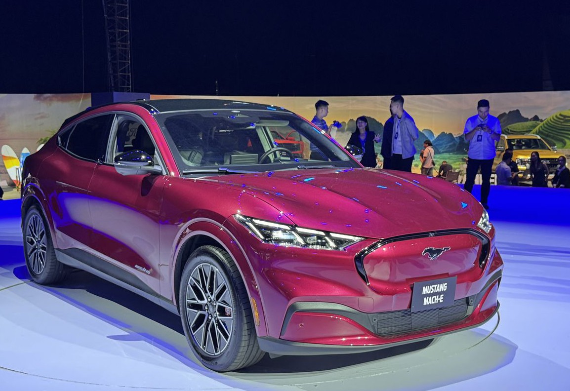 Lỗi thứ nhất ảnh hưởng đến 18 xe, liên quan đến phần mềm điều khiển khiến ắc quy 12V có thể bị sụt áp.