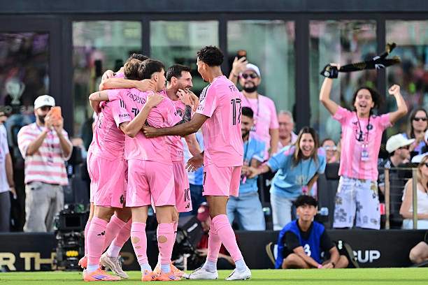 Inter Miami mở điểm sớm từ bàn đá phản của Ocampo