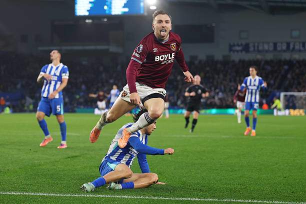 Bowen từ góc rất hẹp vẫn ghi bàn cho West Ham, với cú đệm giống một cú xoạc