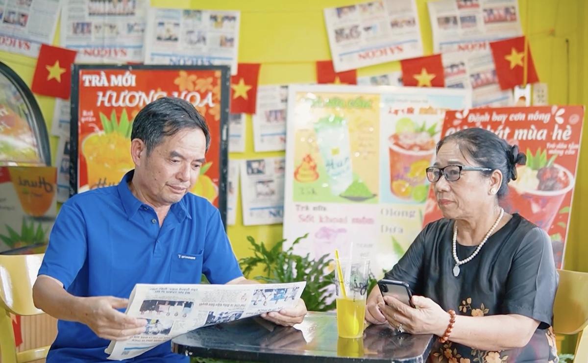 Ông Thị không chỉ bán vé số Vietlott mà còn bán niềm vui, tiếng cười cho mọi người.