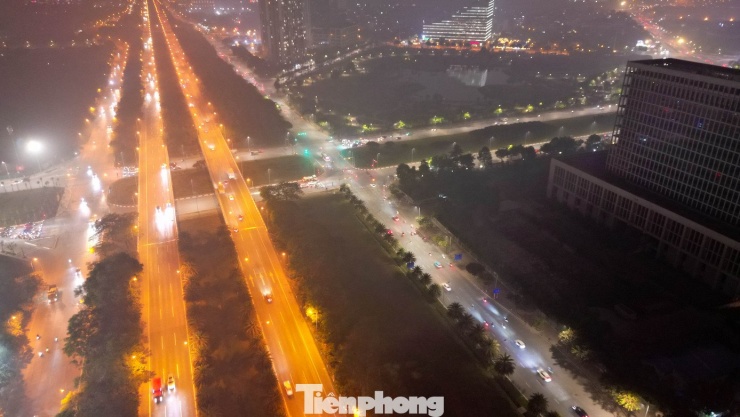 Bầu trời Hà Nội mù mịt, mắt cay xè trong đêm ô nhiễm nhất thế giới - 1