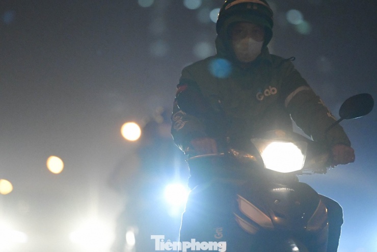 Bầu trời Hà Nội mù mịt, mắt cay xè trong đêm ô nhiễm nhất thế giới - 5