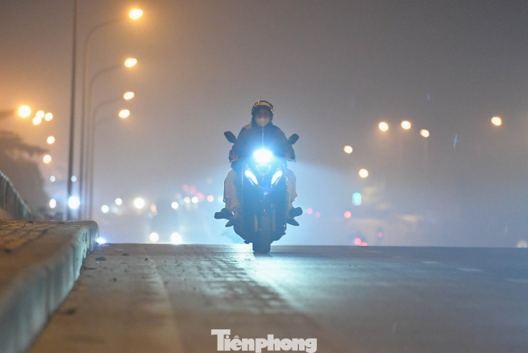 Bầu trời Hà Nội mù mịt, mắt cay xè trong đêm ô nhiễm nhất thế giới - 8