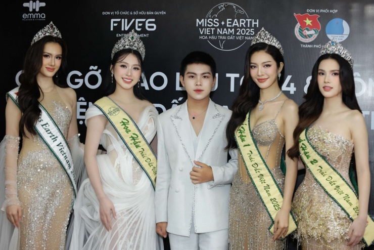 Trên mạng xã hội, Nguyễn Lâm Thái "phông bạt" bản thân bằng cách chụp hình cùng các người đẹp, nghệ sĩ nổi tiếng. Ảnh: FBNV