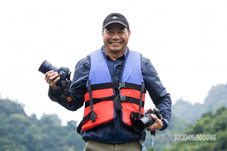 Rừng cổ thụ &#39;khoác áo mới&#39; bên hồ nước ngọt đẹp nhất thế giới - 2