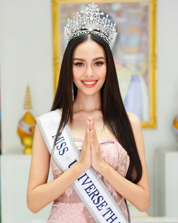 Opal Suchata Chuangsri, người đẹp đầu tiên của Thái Lan đăng quang Hoa hậu Thế giới vào năm 2025 (Miss World 2025).