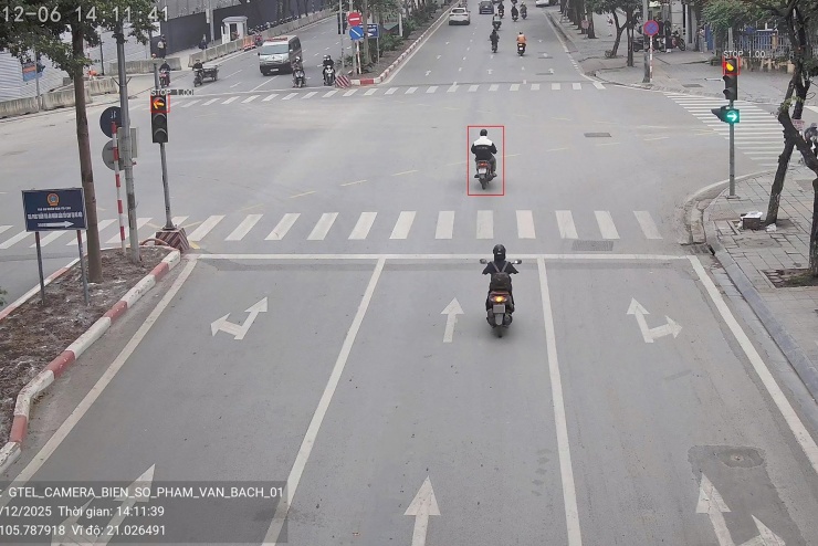 Ghi nhận từ camera AI được lắp tại nút giao phố Hoàng Quán Chi - Phạm Văn Bạch. Ảnh chụp màn hình