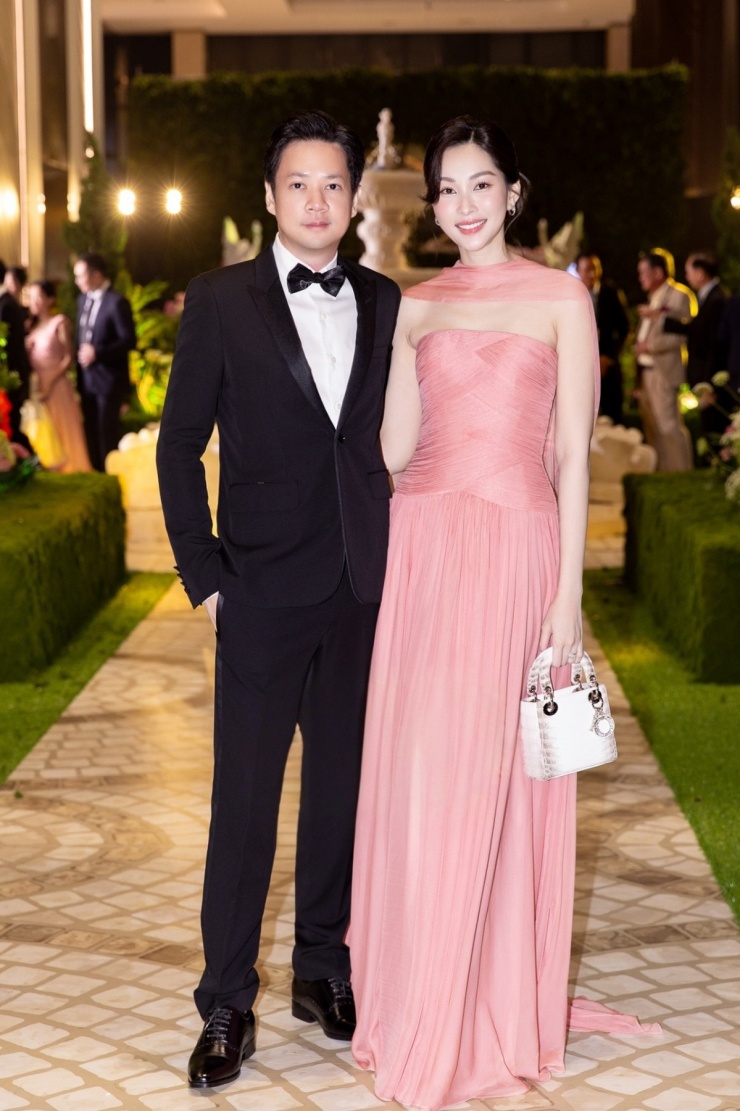 Đặng Thu Thảo và dàn sao xách túi nghìn USD ăn cưới Tiên Nguyễn - 1