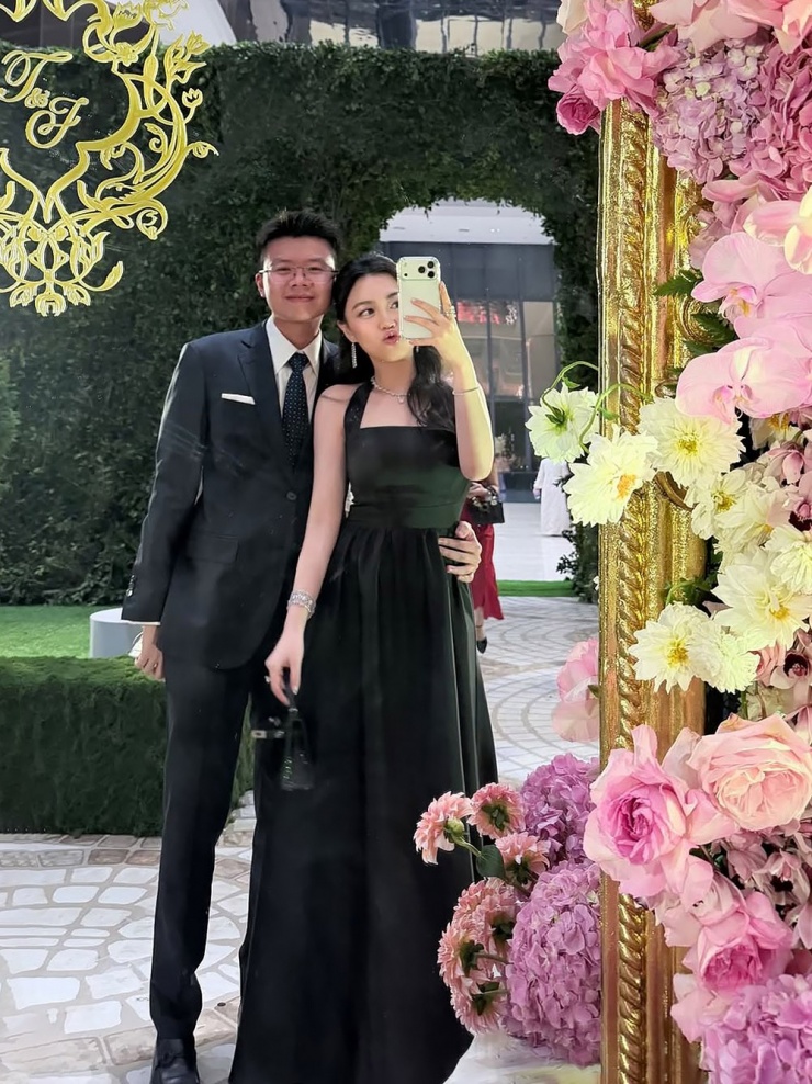 Tiểu thư gia tộc Sơn Kim xách túi tiền tỷ dự cưới Tiên Nguyễn - 2