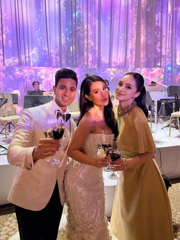 Tiểu thư gia tộc Sơn Kim xách túi tiền tỷ dự cưới Tiên Nguyễn - 4