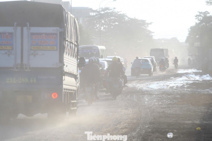 Cuối năm là thời điểm Hà Nội đẩy nhanh tiến độ thi công các dự án trọng điểm, cũng vì vậy càng khiến cho ô nhiễm không khí tại Thủ đô càng thêm trầm trọng