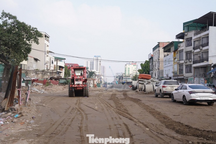 Theo số liệu từ Ứng dụng đo chỉ số ô nhiễm không khí IQAir, tối 7/12 Hà Nội là thành phố ô nhiễm nhất trên thế giới với chỉ số AQI đạt 230 - ngưỡng tím (mức rất không tốt cho sức khỏe). Xếp thứ 2 là Ấn Độ với chỉ số ô nhiễm ở mức 196.