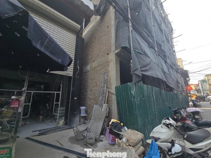 Thi công tại công trình 526 Bạch Đằng, phường Hồng Hà gây ô nhiễm, ảnh hưởng lớn đến người dân xung quanh